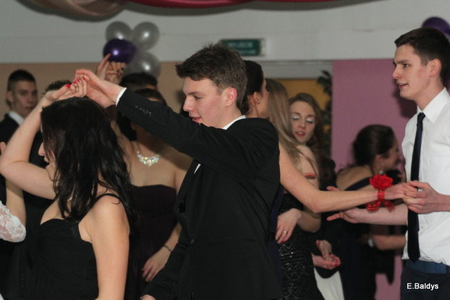 Poloneza czas zacząć. Studniówka III LO (zdjęcia)