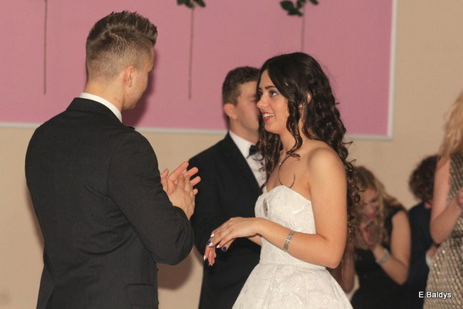 Poloneza czas zacząć. Studniówka III LO (zdjęcia)