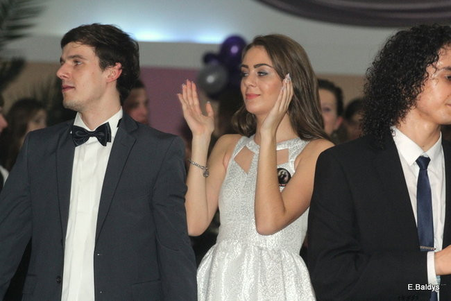 Poloneza czas zacząć. Studniówka III LO (zdjęcia)