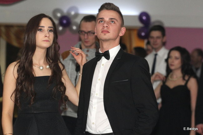 Poloneza czas zacząć. Studniówka III LO (zdjęcia)