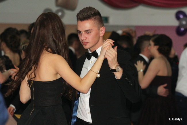 Poloneza czas zacząć. Studniówka III LO (zdjęcia)