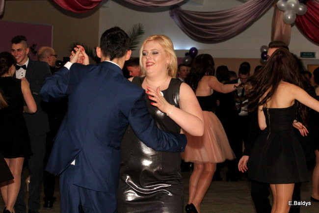 Poloneza czas zacząć. Studniówka III LO (zdjęcia)