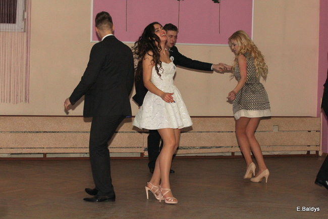 Poloneza czas zacząć. Studniówka III LO (zdjęcia)