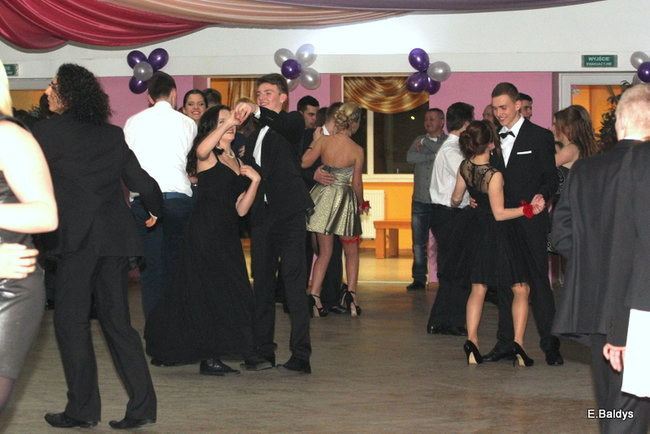 Poloneza czas zacząć. Studniówka III LO (zdjęcia)