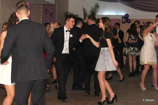 Poloneza czas zacząć. Studniówka III LO (zdjęcia)