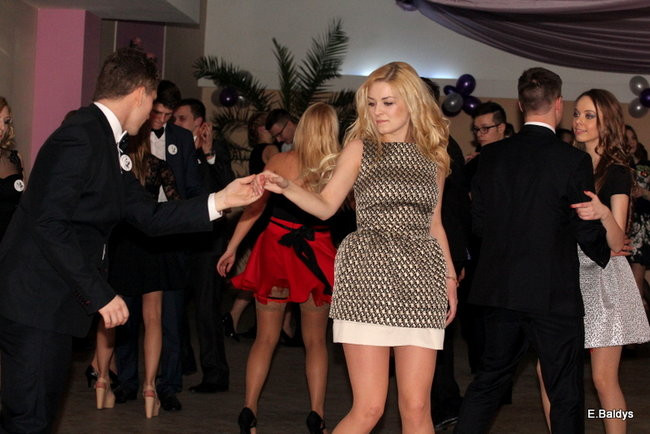 Poloneza czas zacząć. Studniówka III LO (zdjęcia)