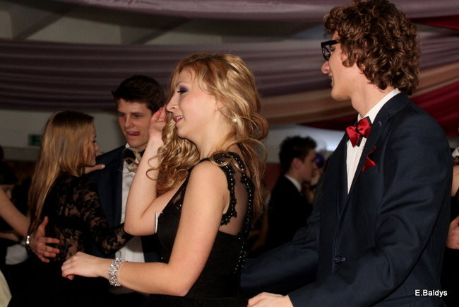 Poloneza czas zacząć. Studniówka III LO (zdjęcia)