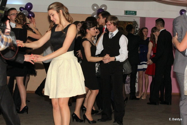 Poloneza czas zacząć. Studniówka III LO (zdjęcia)