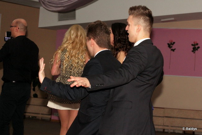 Poloneza czas zacząć. Studniówka III LO (zdjęcia)