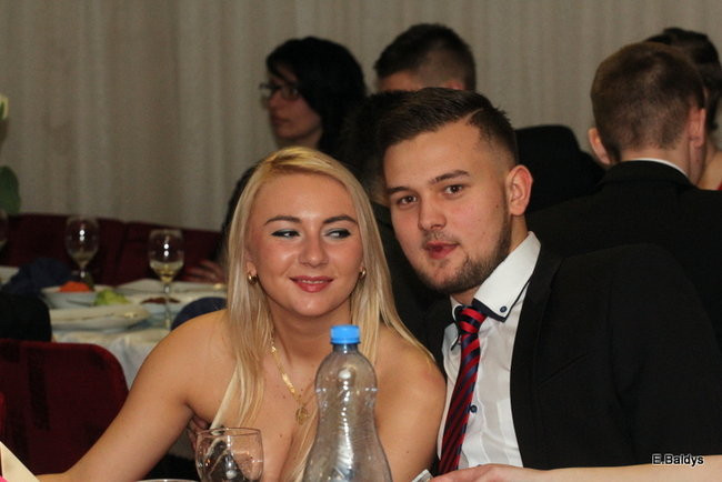 Poloneza czas zacząć. Studniówka III LO (zdjęcia)