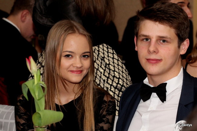 Poloneza czas zacząć. Studniówka III LO (zdjęcia)