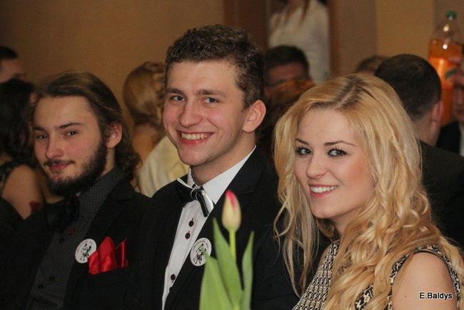 Poloneza czas zacząć. Studniówka III LO (zdjęcia)