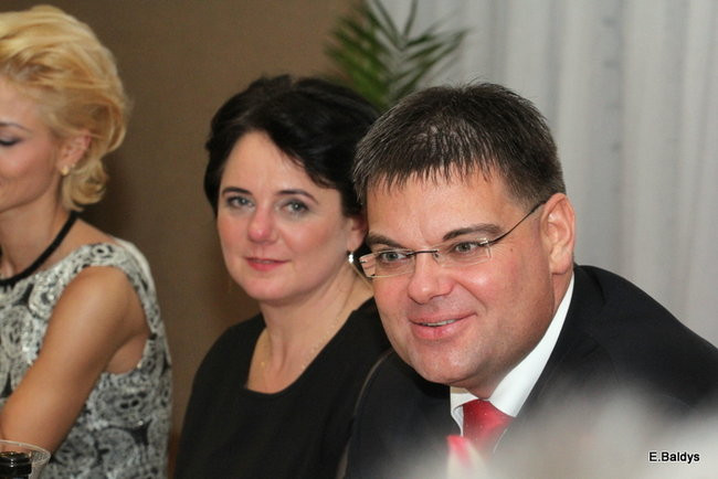 Poloneza czas zacząć. Studniówka III LO (zdjęcia)