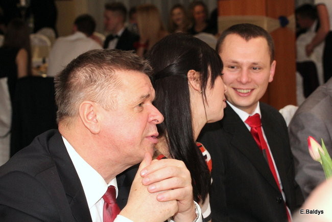 Poloneza czas zacząć. Studniówka III LO (zdjęcia)