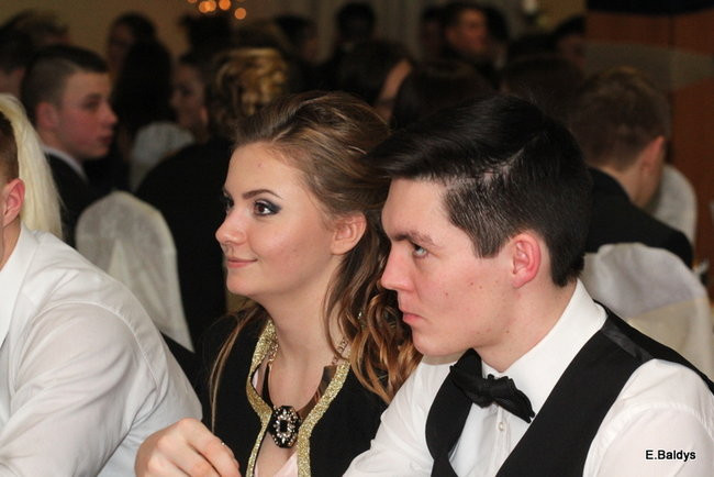 Poloneza czas zacząć. Studniówka III LO (zdjęcia)