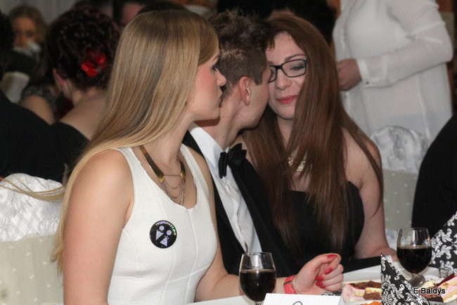 Poloneza czas zacząć. Studniówka III LO (zdjęcia)