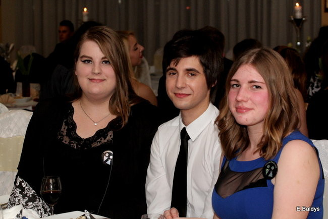 Poloneza czas zacząć. Studniówka III LO (zdjęcia)