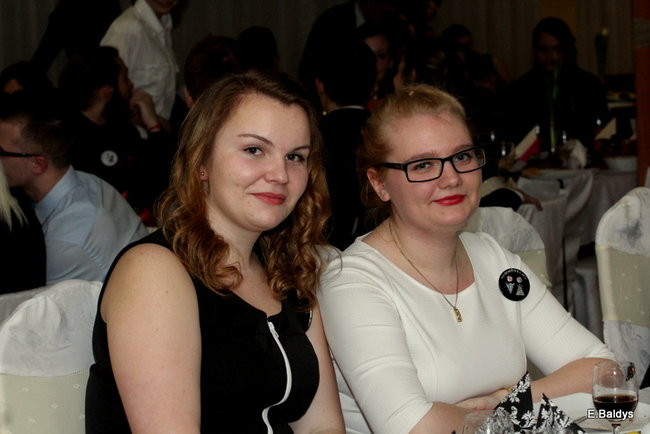 Poloneza czas zacząć. Studniówka III LO (zdjęcia)