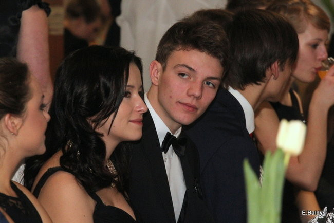 Poloneza czas zacząć. Studniówka III LO (zdjęcia)