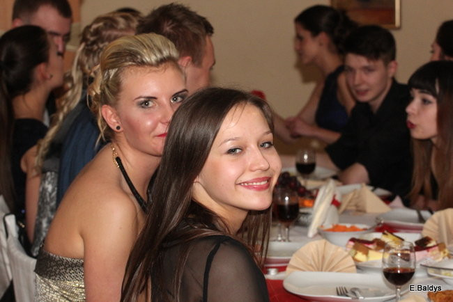 Poloneza czas zacząć. Studniówka III LO (zdjęcia)