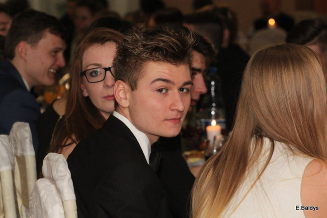 Poloneza czas zacząć. Studniówka III LO (zdjęcia)