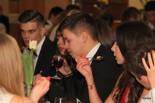 Poloneza czas zacząć. Studniówka III LO (zdjęcia)