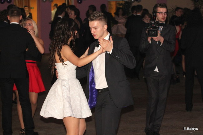 Poloneza czas zacząć. Studniówka III LO (zdjęcia)