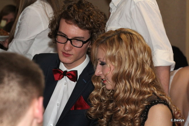 Poloneza czas zacząć. Studniówka III LO (zdjęcia)