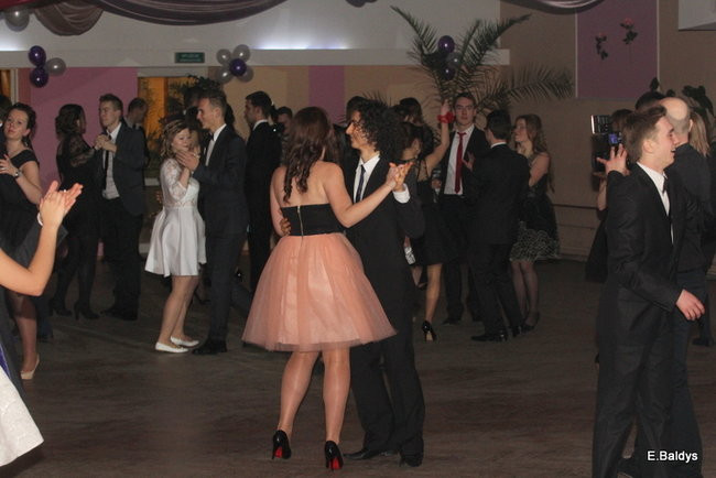 Poloneza czas zacząć. Studniówka III LO (zdjęcia)