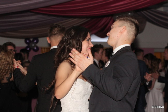 Poloneza czas zacząć. Studniówka III LO (zdjęcia)