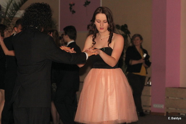 Poloneza czas zacząć. Studniówka III LO (zdjęcia)