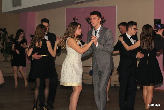 Poloneza czas zacząć. Studniówka III LO (zdjęcia)