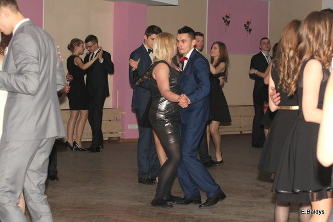 Poloneza czas zacząć. Studniówka III LO (zdjęcia)