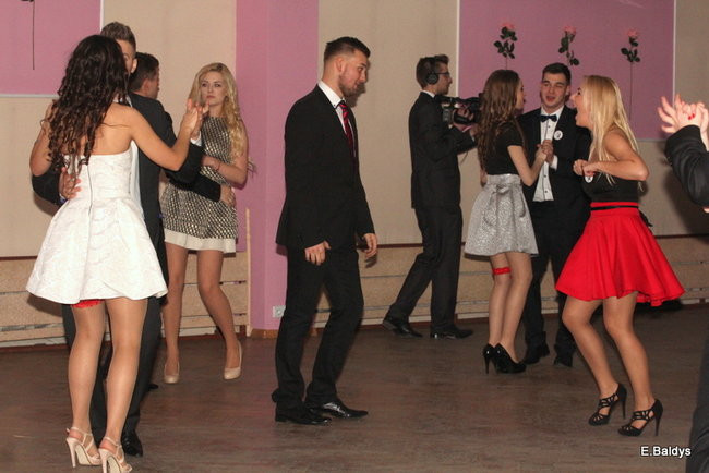 Poloneza czas zacząć. Studniówka III LO (zdjęcia)