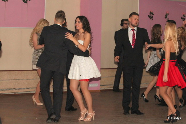 Poloneza czas zacząć. Studniówka III LO (zdjęcia)