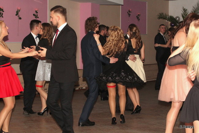 Poloneza czas zacząć. Studniówka III LO (zdjęcia)