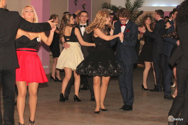 Poloneza czas zacząć. Studniówka III LO (zdjęcia)