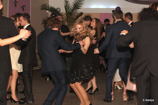 Poloneza czas zacząć. Studniówka III LO (zdjęcia)