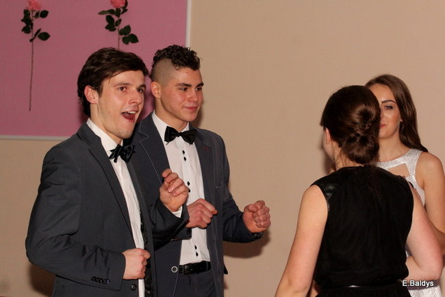 Poloneza czas zacząć. Studniówka III LO (zdjęcia)