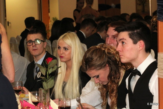 Poloneza czas zacząć. Studniówka III LO (zdjęcia)