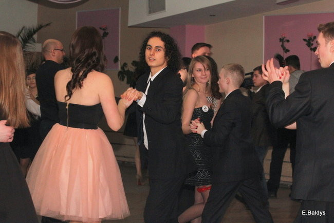 Poloneza czas zacząć. Studniówka III LO (zdjęcia)