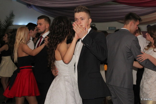 Poloneza czas zacząć. Studniówka III LO (zdjęcia)