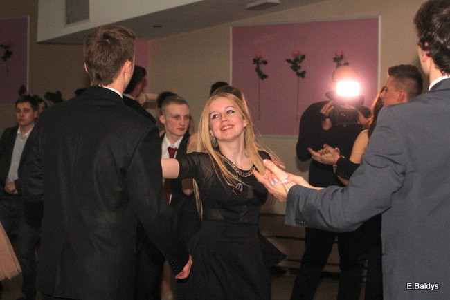 Poloneza czas zacząć. Studniówka III LO (zdjęcia)