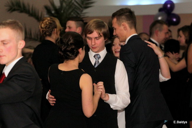 Poloneza czas zacząć. Studniówka III LO (zdjęcia)