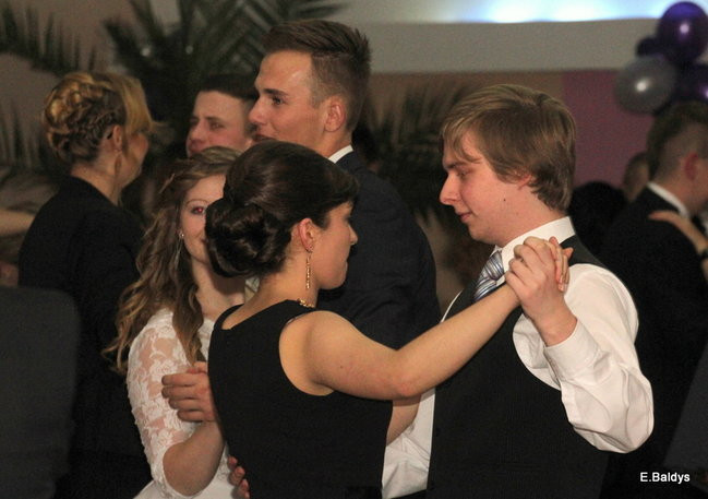 Poloneza czas zacząć. Studniówka III LO (zdjęcia)