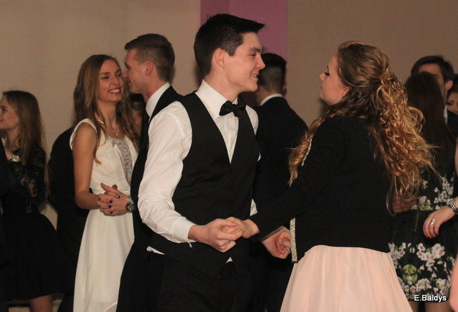 Poloneza czas zacząć. Studniówka III LO (zdjęcia)