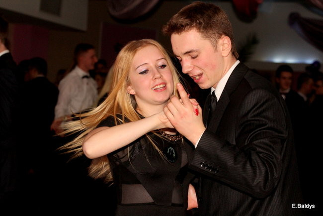 Poloneza czas zacząć. Studniówka III LO (zdjęcia)