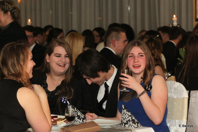 Poloneza czas zacząć. Studniówka III LO (zdjęcia)