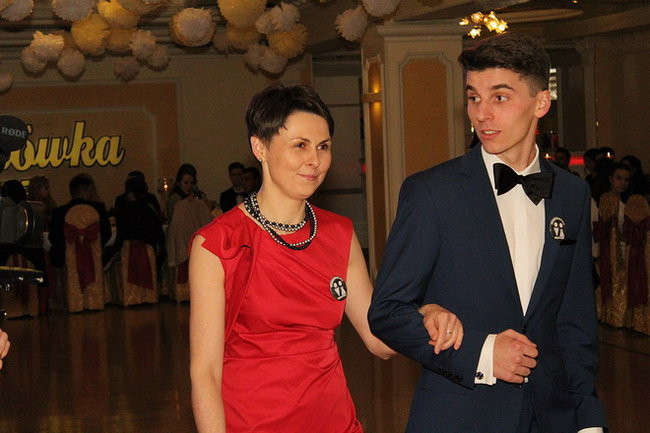 Przednia zabawa uczniów I LO w Rawiczu (zdjęcia)