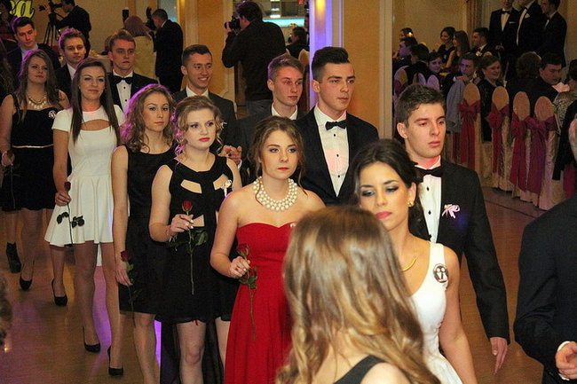 Przednia zabawa uczniów I LO w Rawiczu (zdjęcia)